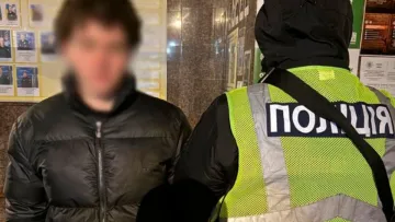 Пачка грошей, лімузин, тролінг літньої жінки: у Києві молодик хайпував на тлі блекаутів – як покарали блогера