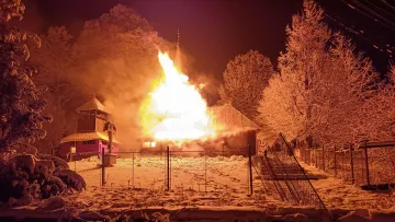 Вогонь знищив пам’ятку архітектури національного значення на Закарпатті: палала церква XVII ст. – фото