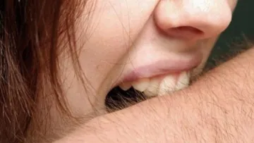 Святкування Нового року закінчилося сумним фіналом: 16-річну дівчину покусала подруга