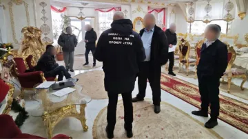 Жив, мов Янукович: на Закарпатті висунуто підозру депутату, який приховав 8,3 млн, Ford Mustang і не лише