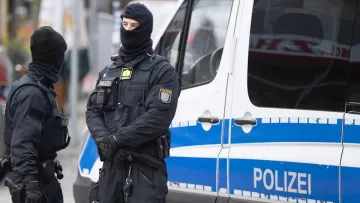 Гуляв з собакою і отримав ножові поранення: у Берліні напали на українця через його національність