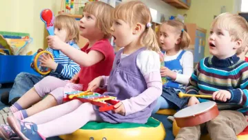 У Києві вихователька дитсадочка ледь не вбила хлопчика через власну необережність: яке покарання загрожує жінці