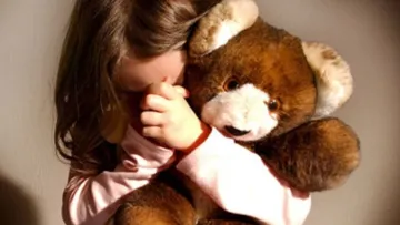 На Вінниччині жінка перетворила малолітню доньку на порноактрису: що загрожує за розбещення дитини горе-матері