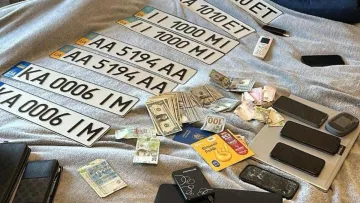 Майже 150 тисяч гривень за автомобільний номер: розкрита схема працівника сервісного центру МВС