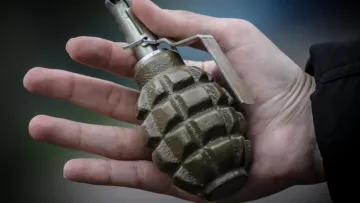 На Львівщині п'яний чоловік жбурнув бойову гранату у військового: що стало причиною конфлікту та чи вижив воїн