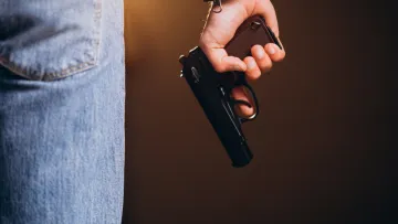 У Львові підлітки пронесли пістолет у школу і влаштували стрілянину: деталі інциденту