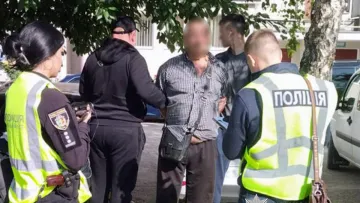 На Хмельниччині упіймали торговця зброєю: що буде з чоловіком, який сподівався збагатитись на вибухівці
