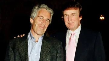 «Це спосіб спробувати відвернути увагу‎»: Трамп встав на захист Клінтона після публікації скандальних фото