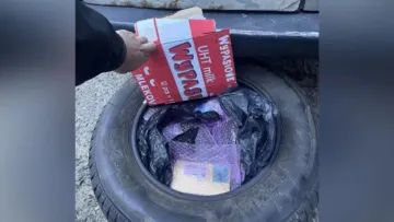 На Львівщини спіймали чергового контрабандиста з Iphone на чотири млн: де й скільки гаджетів ховав чоловік