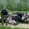 На Буковині контрабандисти вирішили оминути інженерні спорудження у вкрай цікавий спосіб: фото з місця злочину