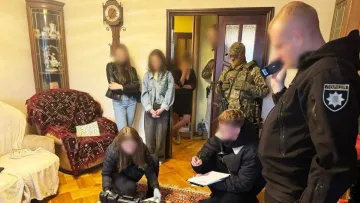 Росіянин видурив майже мільйон гривень у матері полеглого воїна ЗСУ: яке покарання загрожує шахраю