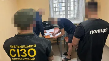Передавали в'язням овочі, але не для салату: на Хмельниччині викрили канал постачання наркотиків до СІЗО
