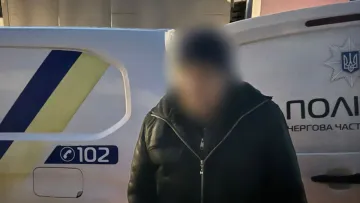 На Одещині чоловік штрикнув ножем жінку, бо та не дала чарку оковитої: чи вижила панянка і що загрожує пияку