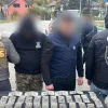 Платні від держави було замало: на Закарпатті спіймали військового, який заробляв на цигарках та ухилянтах