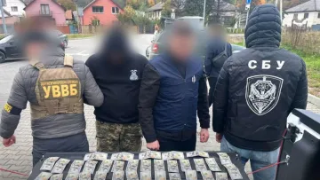 Платні від держави було замало: на Закарпатті спіймали військового, який заробляв на цигарках та ухилянтах