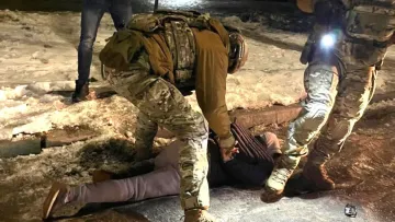 Автомат, гранати та навіть протитанковий гранатомет: на Закарпатті затримали торговців зброєю – що їм загрожує