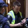 У Києві дружина зарізала чоловіка ножем і сказала, що той сам напоровся на лезо: що загрожує жіночці
