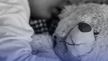 На Волині дворічний хлопчик помер, напившись алкоголю: як таке могло статися – подробиці трагедії