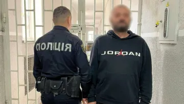 Житель села Лохово вдарив ножем в груди власного сина: поліція показала фото знаряддя нападу