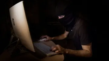 Інсценував власну смерть, щоб втікти від ФБР: у Києві обрали запобіжний захід шахраю-айтівцю - сюжет як в кіно