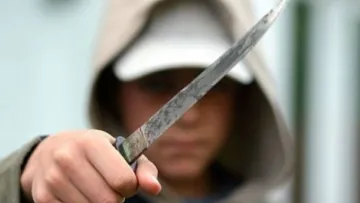 У Дніпрі чоловік вбив колишню, порізав її співмешканця та покалічив себе: яке покарання загрожує ревнивцю