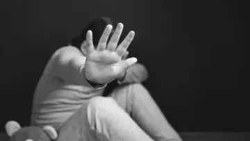 Киянин розбещував 8-річну дівчинку, яка є його племінницею: яке покарання дістав дядечко-педофіл