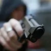 Заради понтів перед друзями: у Харкові хлопець вистрілив з пістолета у перехожу – відомий вирок