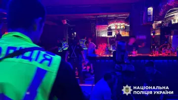Кілька десятків осіб влаштували вечірку у Києві у день жалоби: поліція припинила розваги