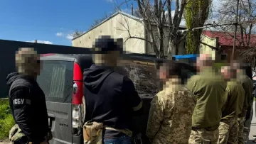 Били, вимагали гроші і погрожували передовою: СБУ повідомила подробиці затримання працівників ТЦК в Одесі