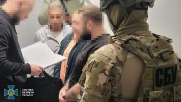 СБУ та Нацполіція викрили благодійний фонд, який розкрадав гроші на ЗСУ: правоохоронці поділилися деталями