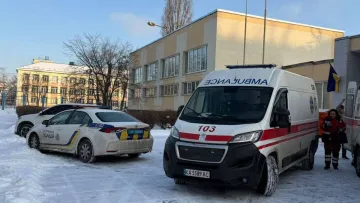 Напав на вчительку і однокласника з ножем: подробиці моторошної події в одній із шкіл Києва