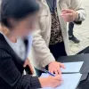 На Житомирщині жінка зібрала з батьків гроші на випускний школярів та програла їх у казино: що їй загрожує