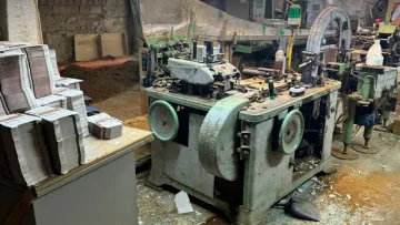 На Буковині викрили цех, де нелегально робили по 50 тис. цигарок на день: об'єми заробітків ділків вражають