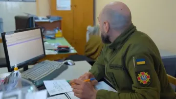 Перебуваючи в розшуку ТЦК можна отримати бронювання від мобілізації: Зеленський підписав закон – деталі