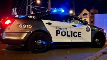 У Канаді поліціянти двічі переїхали жінку на авто під час затримання: чи вижила панянка – відео з місця події