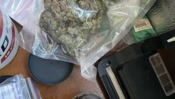 У Києві спіймали наркодилерів, які ховали канабіс у зубах, але не своїх: як покарають торговців дурманом