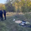В лісосмузі Чернігова знайшли мертвого поліцейського: відома попередня версія смерті