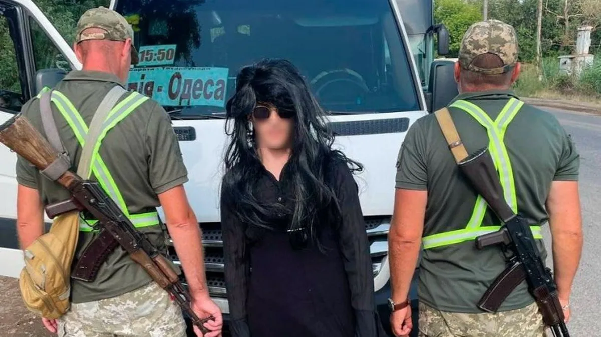 На Одещині упіймали ухилянта, який креативно підійшов до спроби втечі за кордон: перука та сукня не допомогли