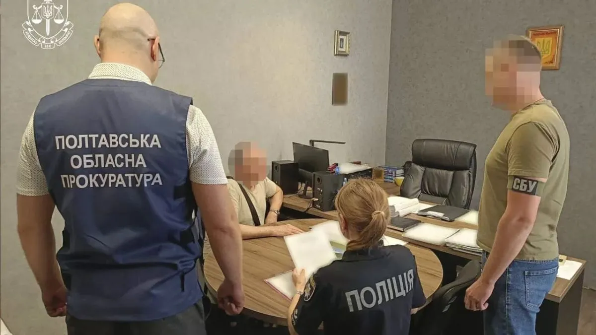 18 підозрюваних і майже пів млрд збитків: на Полтавщині спіймали банду чиновників – розкрадали все, що могли