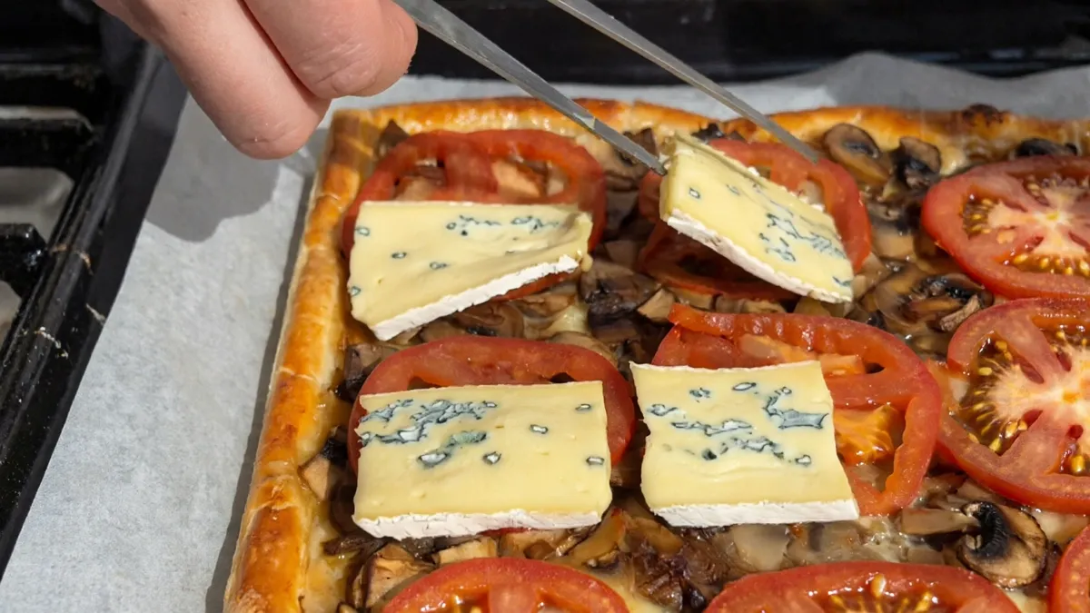 Дуже соковитий пиріг: блогерка показала простий рецепт, який став вірусним