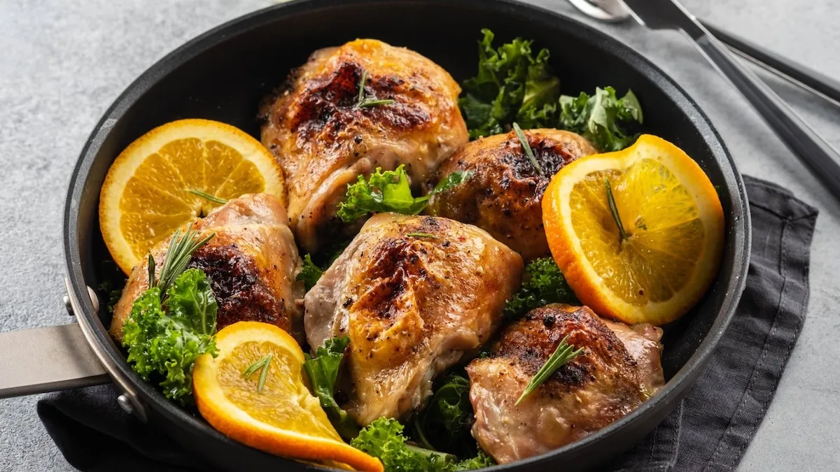 Ектор розкрив секрет ідеальної святкової курки: рецепт із цитрусами та журавлиною