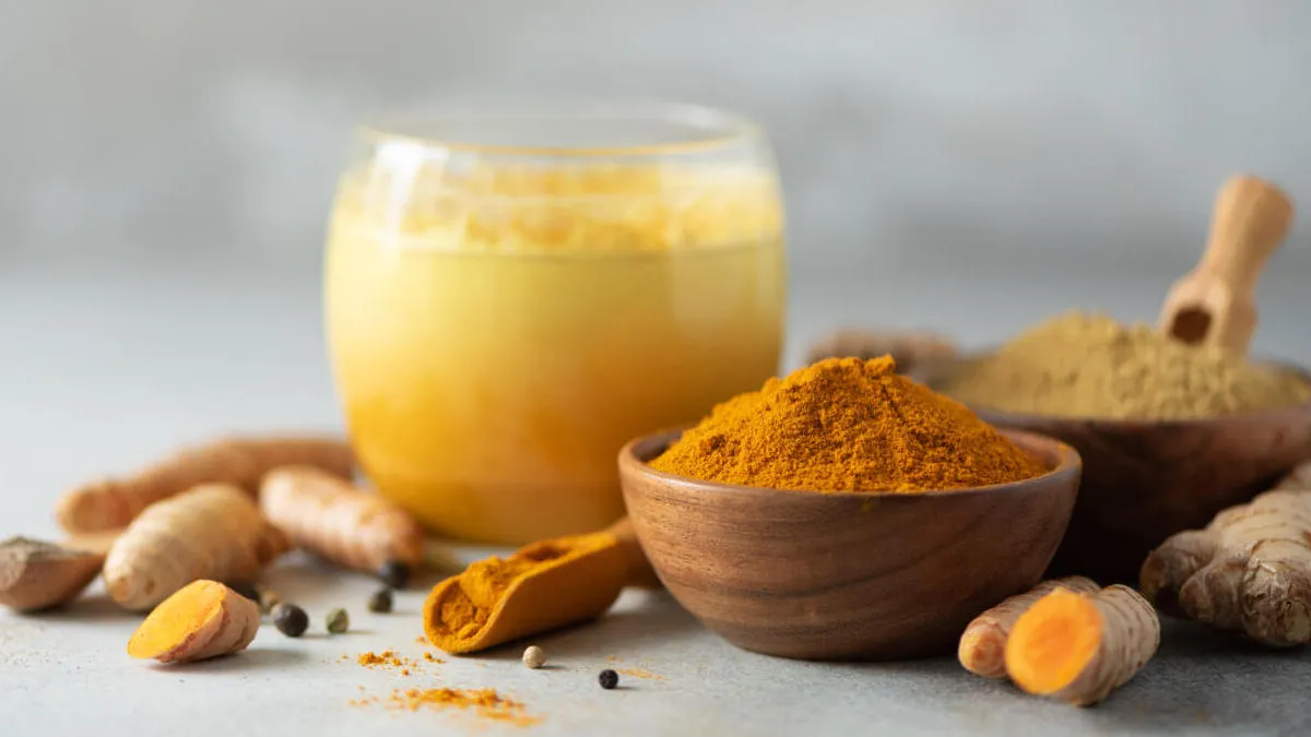 Золоте молоко (куркума-лате). Фото the-challenger