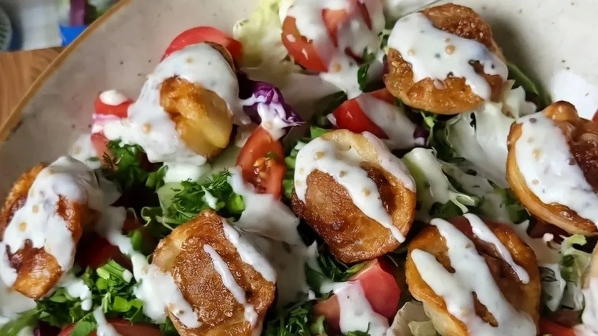 Смажені пельмені у вигляді салату: українська фудблогерка здивувала новим рецептом