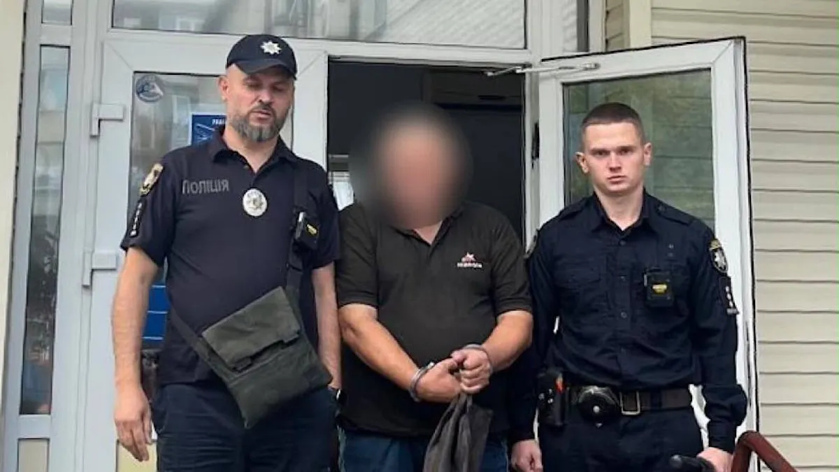 Вистрілив у груди та спокійно втік: під Дніпром сварка на зупинці завершилася жорстоким вбивством