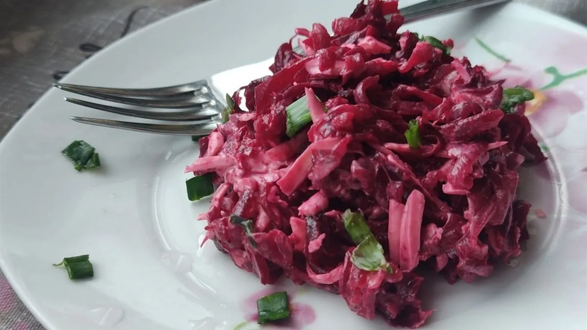 На Новий рік замість оселедця під шубою: рецепт смачного салату із буряка на свята