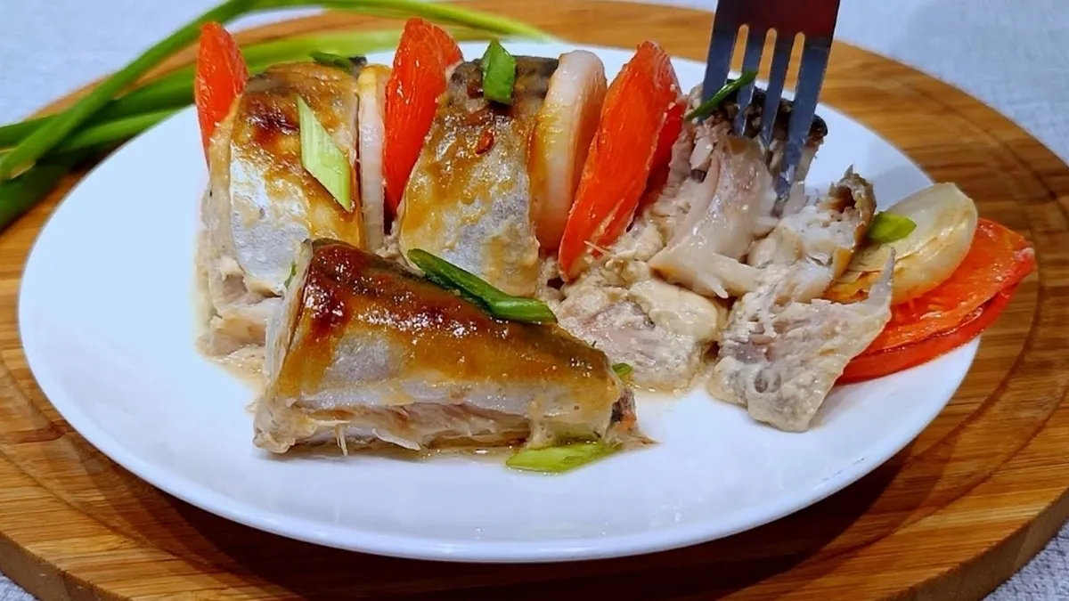 Соковита скумбрія на сковороді: новий погляд на улюблену рибу багатьох українців