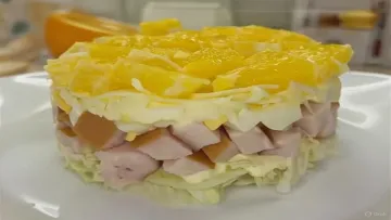 Новорічний салат із куркою та апельсином став хітом соцмереж: рецепт стрімко набирає популярність