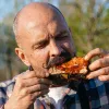 BBQ‑реберця від Володимира Ярославського: рецепт, реакція мережі та челендж від Ольги Мартиновської