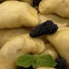 Вареники з шовковицею на пару: простий рецепт ніжної літньої страви із соковитими ягодами