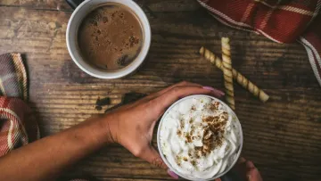 Один напій – подвійна користь: як зробити протеїнову каву, яка змінює ранкову рутину